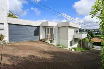 2/901 Beach Road (Front House), Waiake