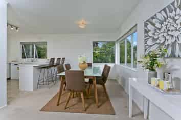 2/901 Beach Road (Front House), Waiake