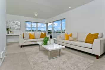 2/901 Beach Road (Front House), Waiake