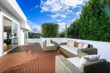 1/901 Beach Road (Rear House), Waiake