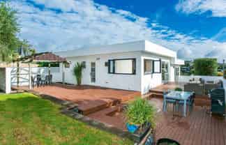 1/901 Beach Road (Rear House), Waiake