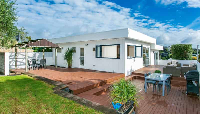 1/901 Beach Road (Rear House), Waiake