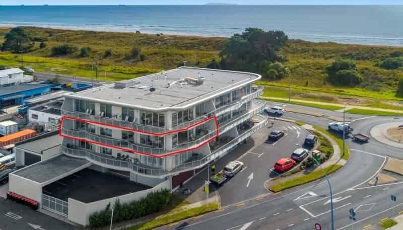 8/898 Papamoa Beach Road, 