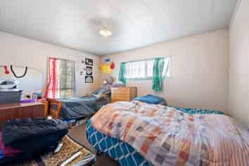 42 Israel Avenue, Clover Park