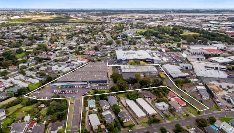 16 & 34 Leonard Road, Mount Wellington