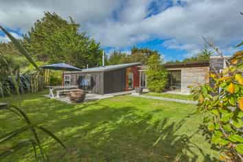 23 Barling Street, Himatangi Beach