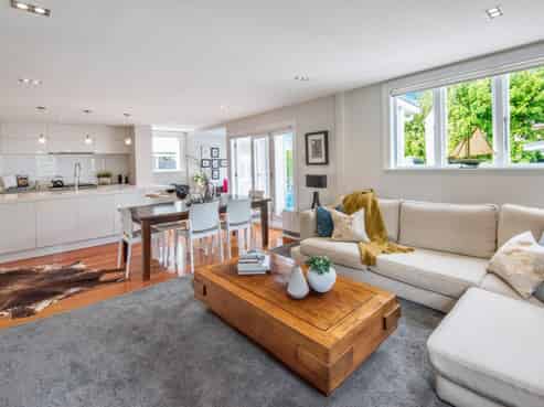 16 Burgess Road, Cheltenham, Devonport