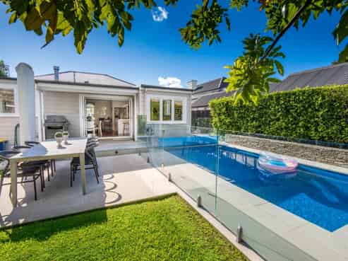 16 Burgess Road, Cheltenham, Devonport