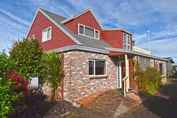 2/17 Puriri Street, Hilltop