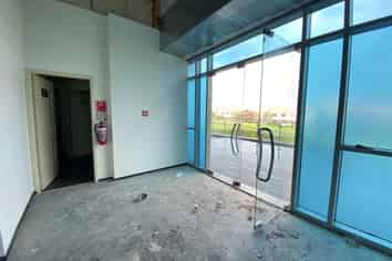 Retail space with views!