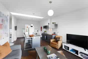 23/2 Onslow Road, Khandallah