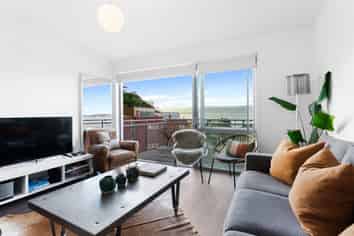 23/2 Onslow Road, Khandallah