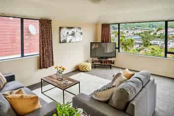 2/31 Bould Street, Johnsonville