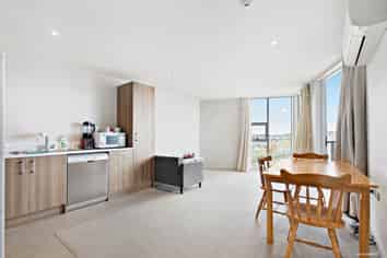 304/1 Rose Garden Lane, Albany