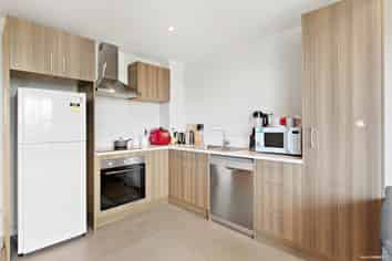 304/1 Rose Garden Lane, Albany