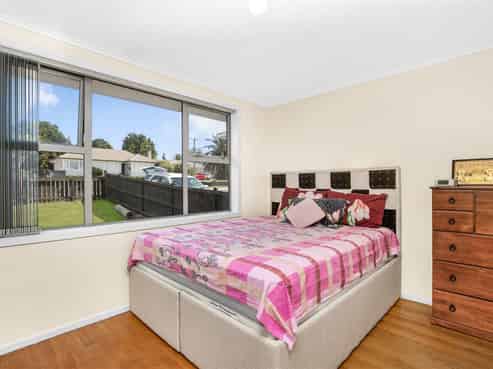 8 Thompson Terrace, Manurewa