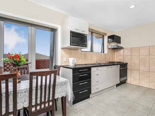 8 Thompson Terrace, Manurewa