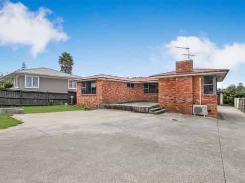 8 Thompson Terrace, Manurewa
