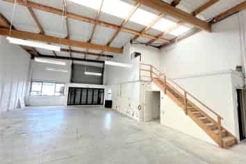 STANDALONE MT EDEN OFFICE/WAREHOUSE