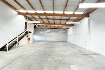 STANDALONE MT EDEN OFFICE/WAREHOUSE