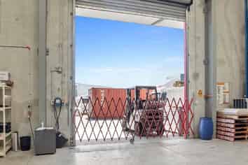 2,916 sqm Airport Location