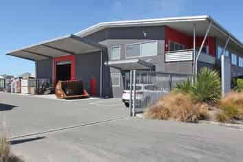 2,916 sqm Airport Location