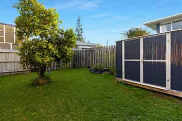 60a Tiroroa Avenue, Te Atatu South