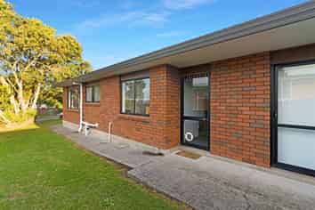 60a Tiroroa Avenue, Te Atatu South