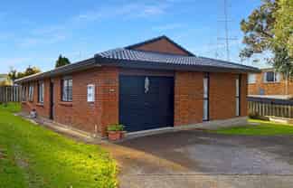 60a Tiroroa Avenue, Te Atatu South