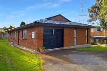 60a Tiroroa Avenue, Te Atatu South