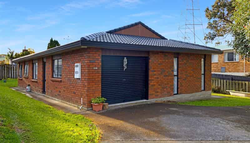 60a Tiroroa Avenue, Te Atatu South