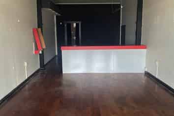 PRIME RETAIL LOCATION - 70M² SHOP