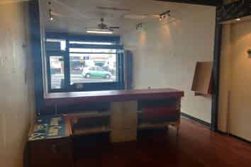 PRIME RETAIL LOCATION - 70M² SHOP