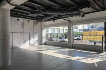 Great value Takapuna retail