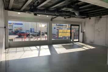 Great value Takapuna retail