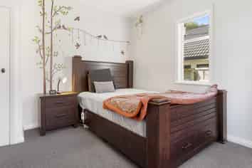 65 Park Road, West End