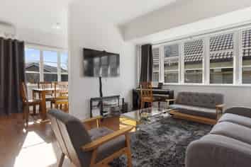 65 Park Road, West End