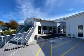 **UNDER CONTRACT** CBD OFFICE SUITE