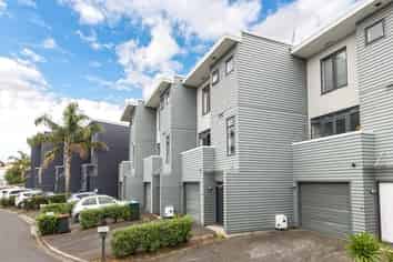 13 Saintly Lane, Avondale