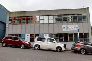 Ground Floor Showroom in Newton