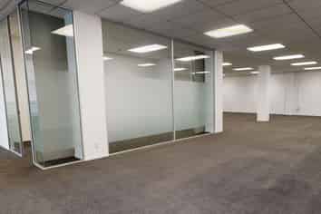 Ground Floor Showroom in Newton