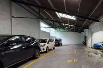 Ground Floor Showroom in Newton