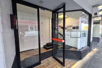 Clean and comfy office