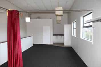 ALBANY RETAIL OR OFFICE/SHOWROOM