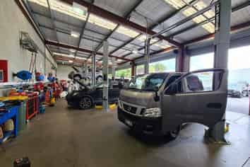 Sealed yard and warehouse with prime frontage