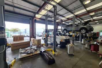 Sealed yard and warehouse with prime frontage