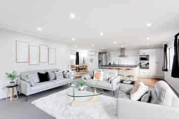 73 Percy Kinsman Crescent, Riverstone Terraces