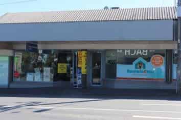 CUTE OFFICE FOR LEASE.