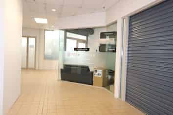 CUTE OFFICE FOR LEASE.