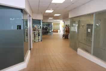 CUTE OFFICE FOR LEASE.